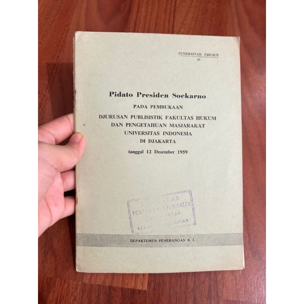 Pidato Presiden Soekarno - DJURUSAN PUBLISTIK FAKULTAS HUKUM DAN PENGETAHUAN MASYARAKAT UNIVERSITAS 