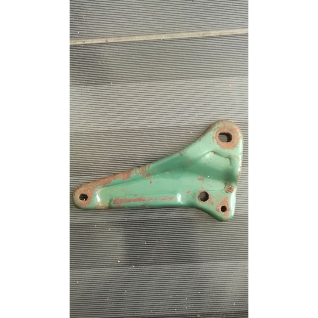 pangkon breket dudukan knalpot Honda C70 original cabutan motor