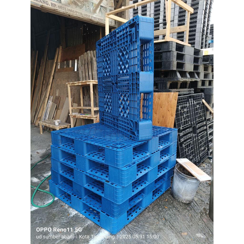 

palet plastik berkualitas warna biru ukuran 110x110x15