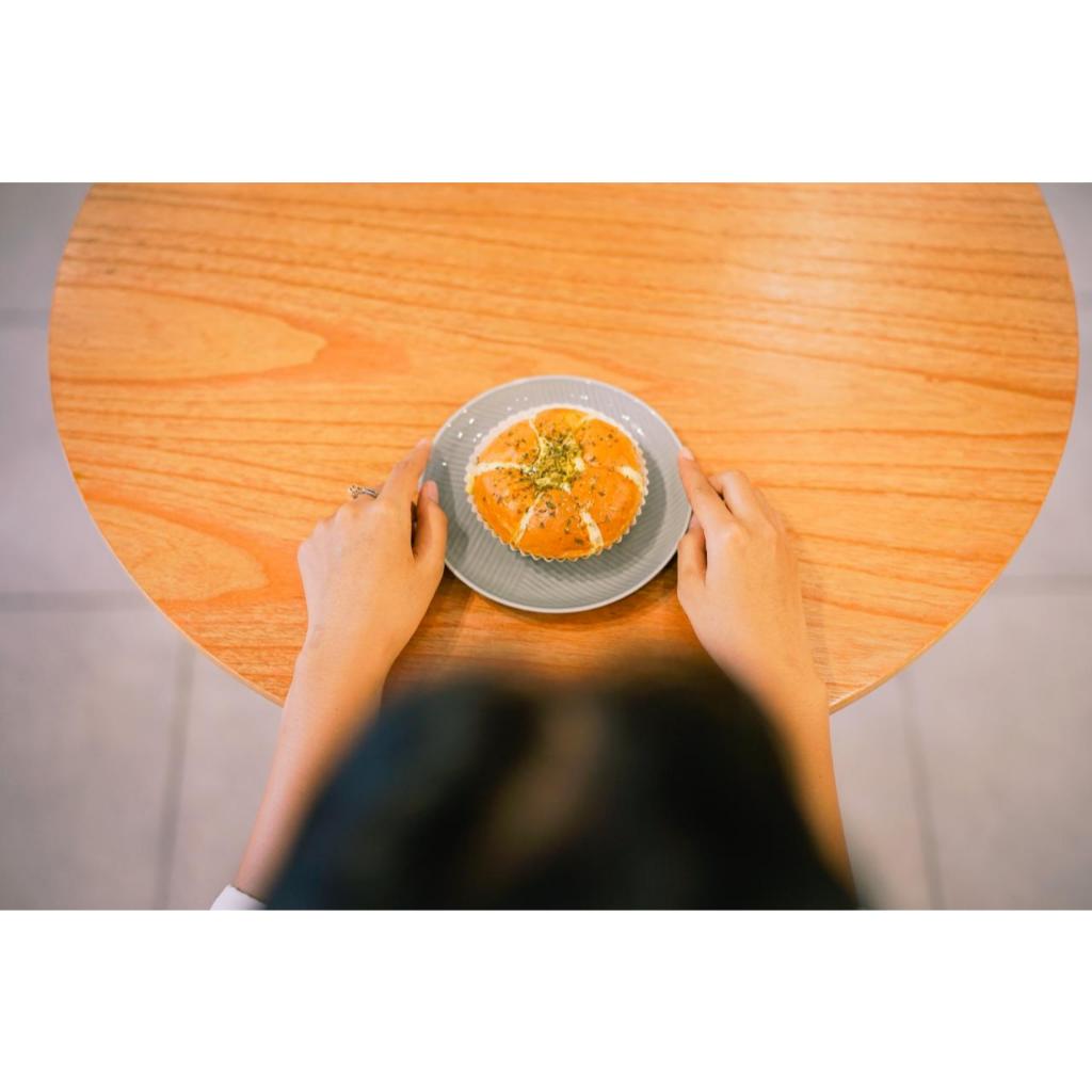 

Korean Garlic cheese (roti manis dengan isian cream cheese)