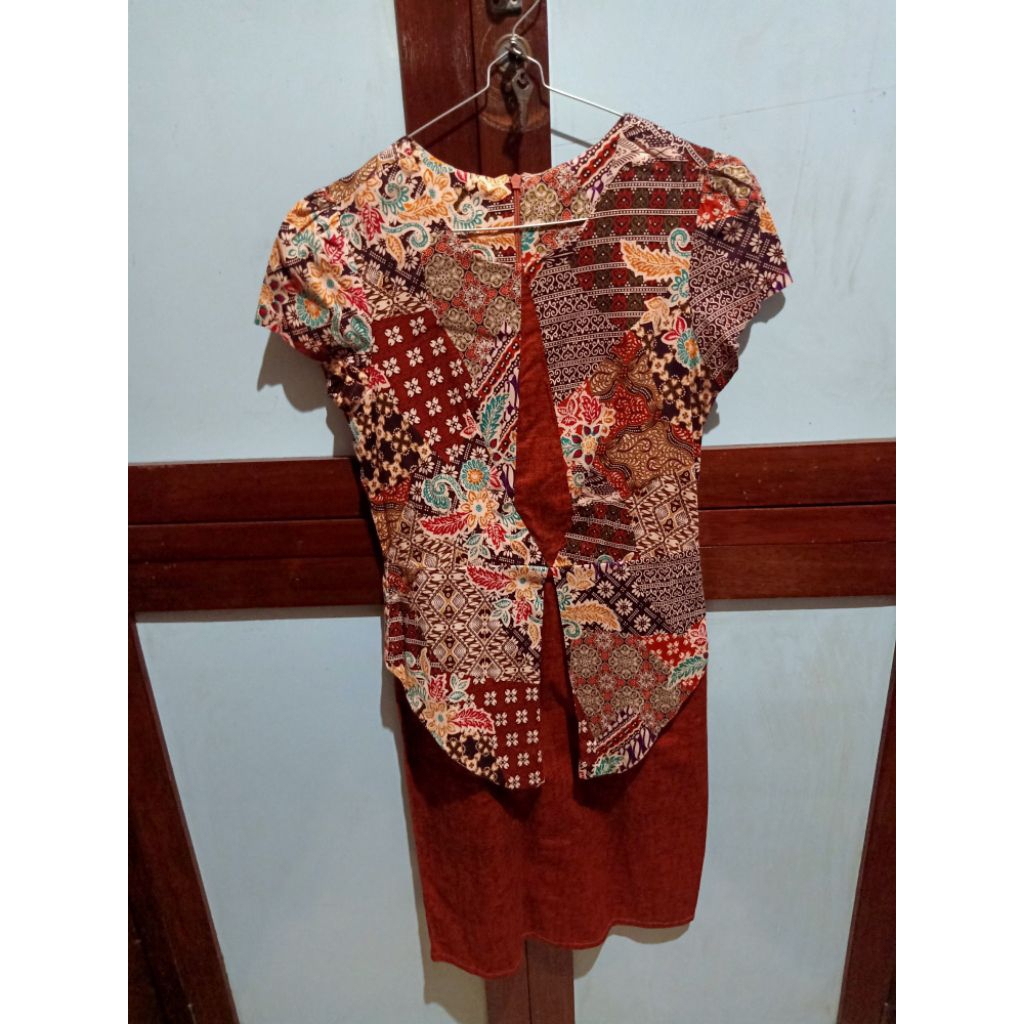 Baju terusan wanita batik