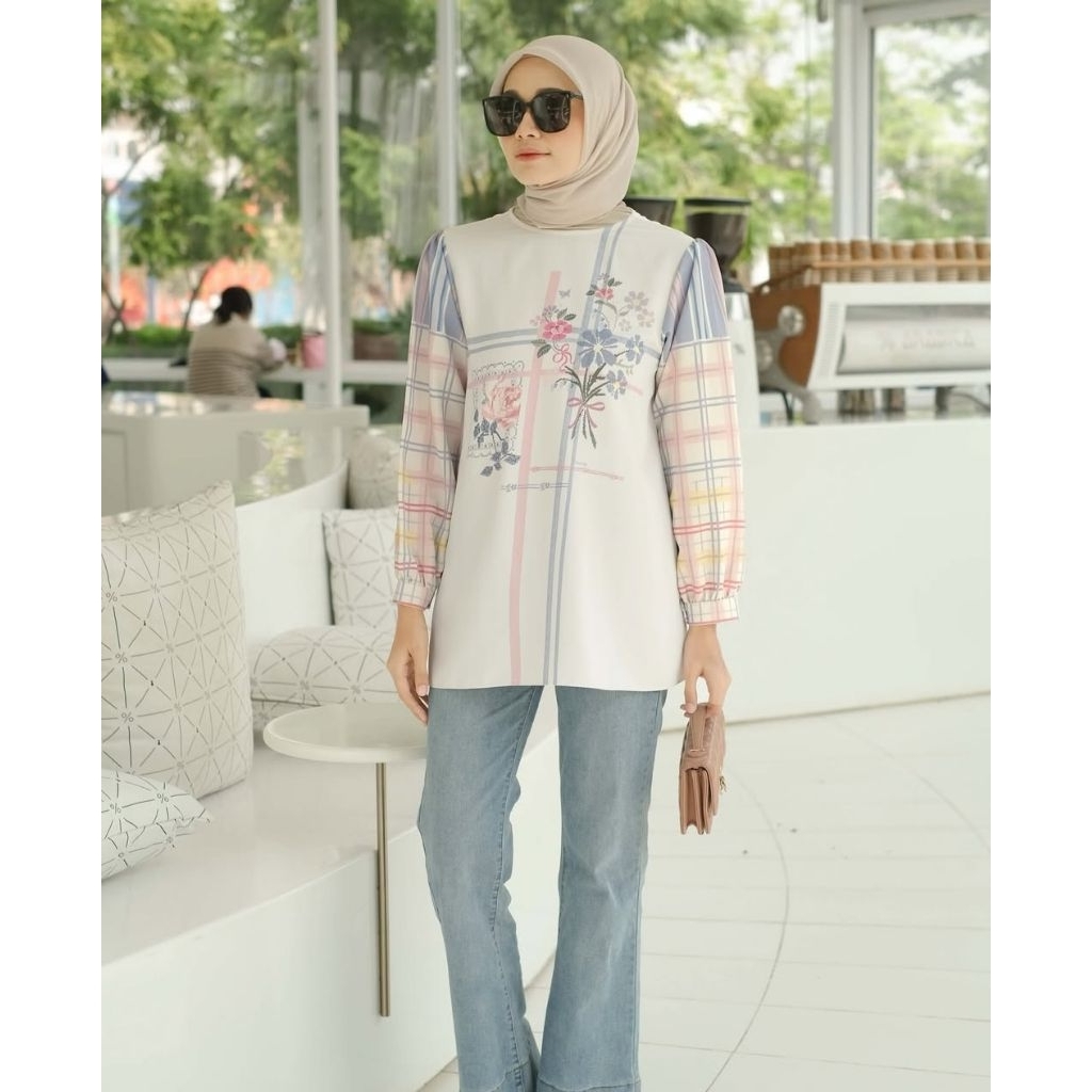 new vanilla hijab pixel blouse putih