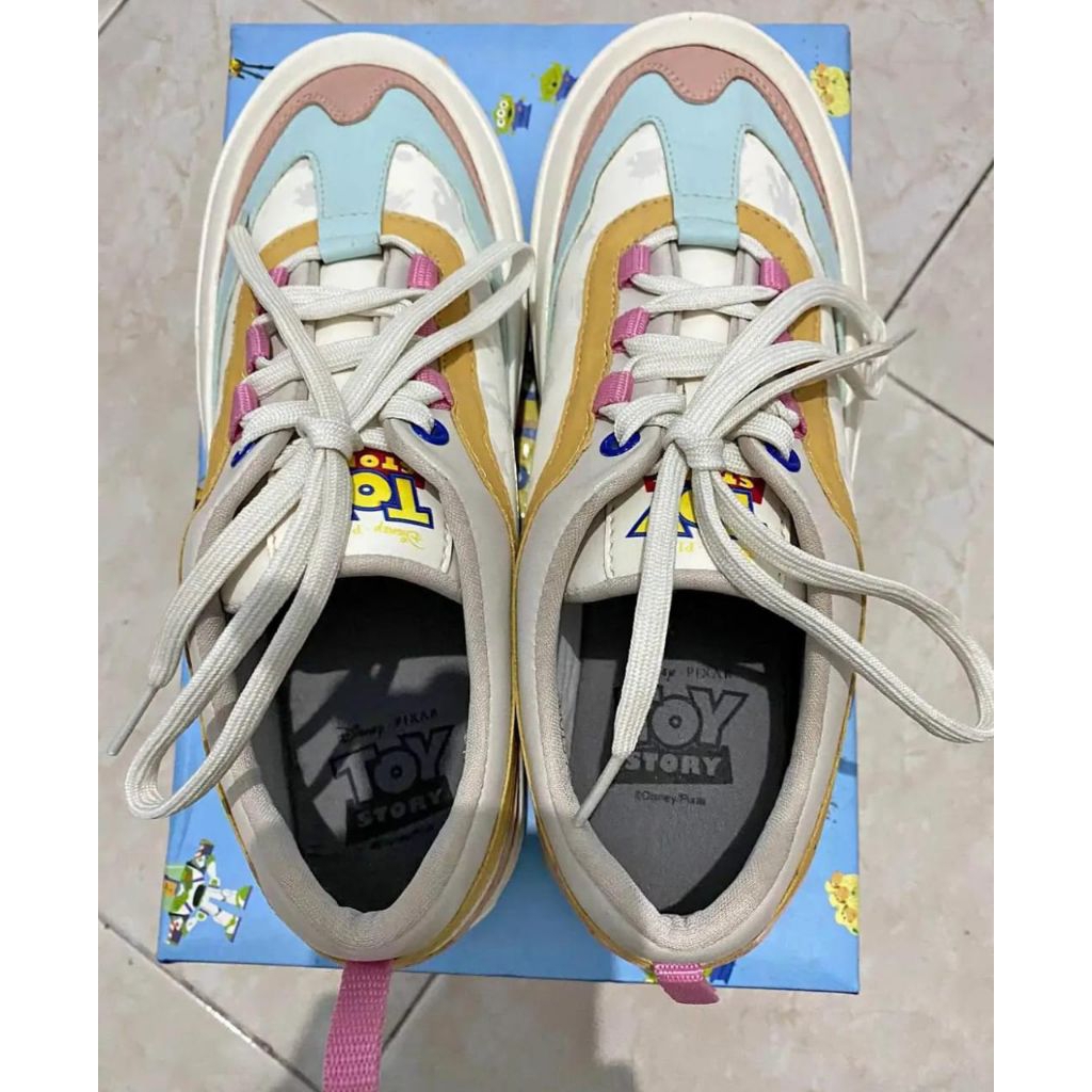 sepatu toy story ball