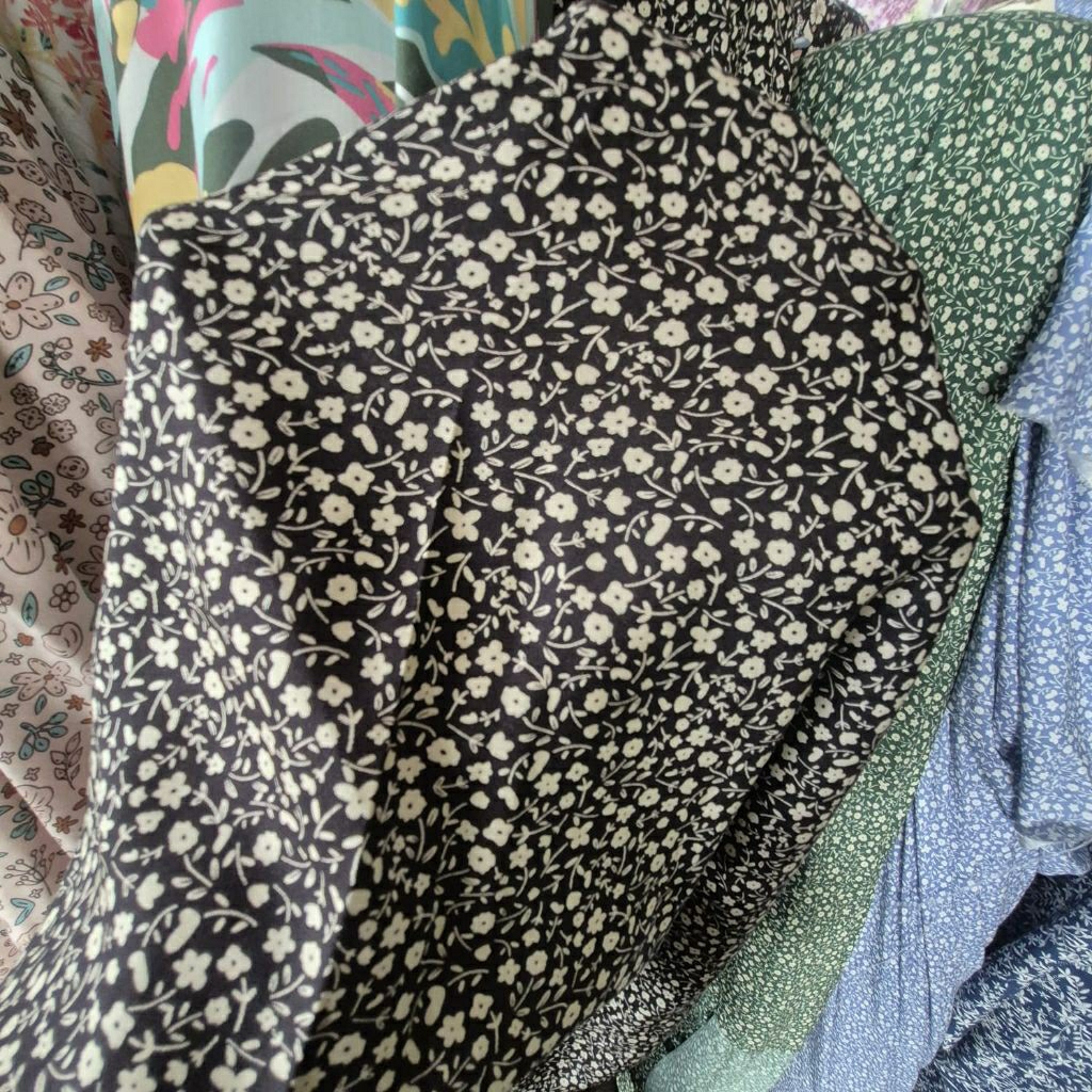 KAIN RAYON VISCOSE PREMIUM MOTIF BUNGA KECIL - KAIN RAYON MOTIF KEMBANG KECIL - BAHAN KAIN MOTIF BUN