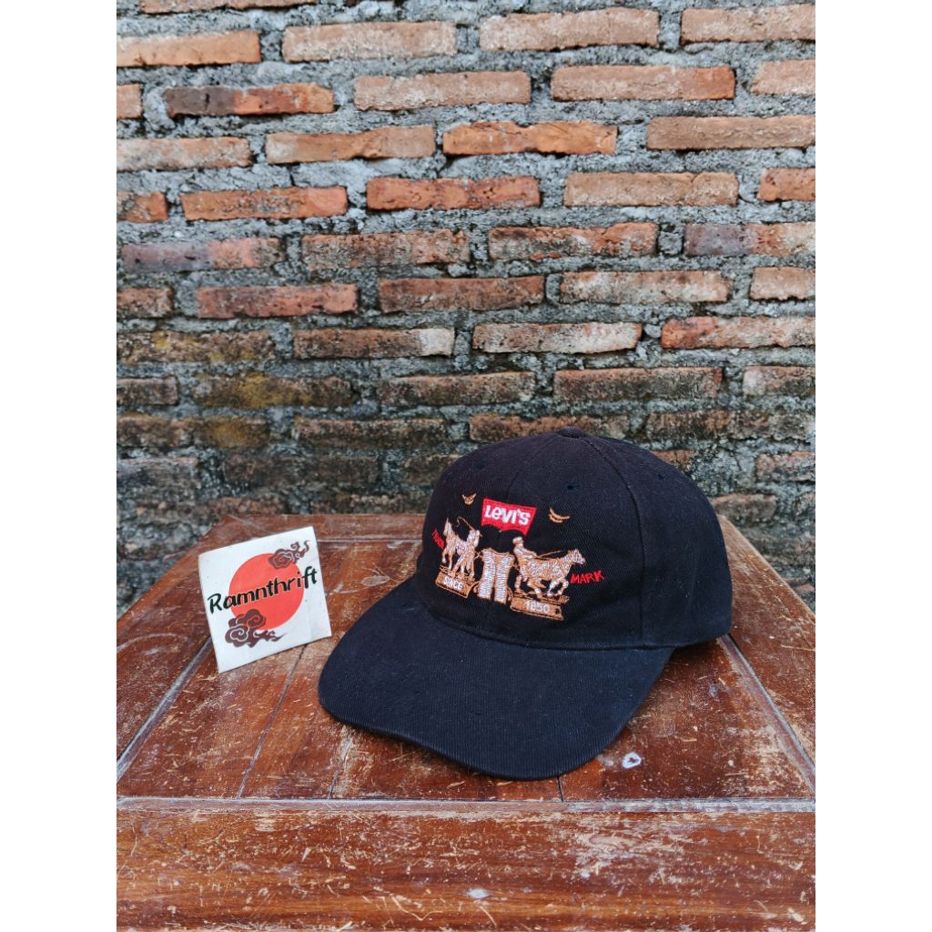 Topi Levis Vintage