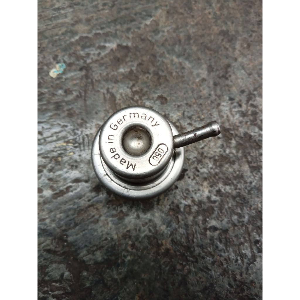 Regulator Fuel Pressure Depan Mercy W202