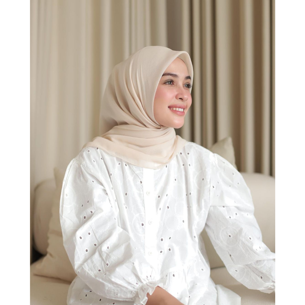 Hijab Voal Paris Ultrafine Premium ( Kerudung Segiempat Voal Paris Jahit Tepi )