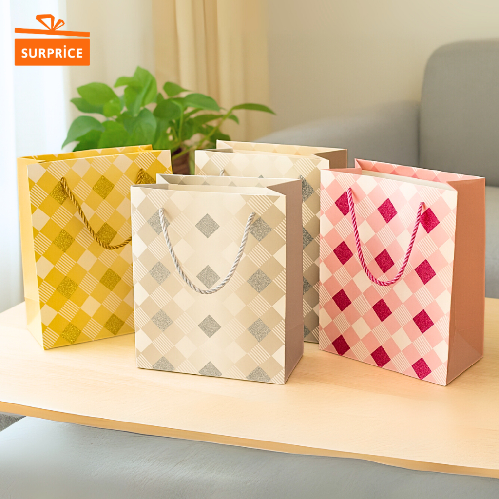 

Surprice [Komplit] Paper Bag Motif Bunga 18x23x9cm / Paper Bag Tali Lucu & Kokoh / Goodie Bag Souvenir / Tas Kertas Estetik untuk Kado, Hampers, Parcel / Paperbag Bunga Elegan Hadiah Pernikahan, Ulang Tahun & Acara Spesial