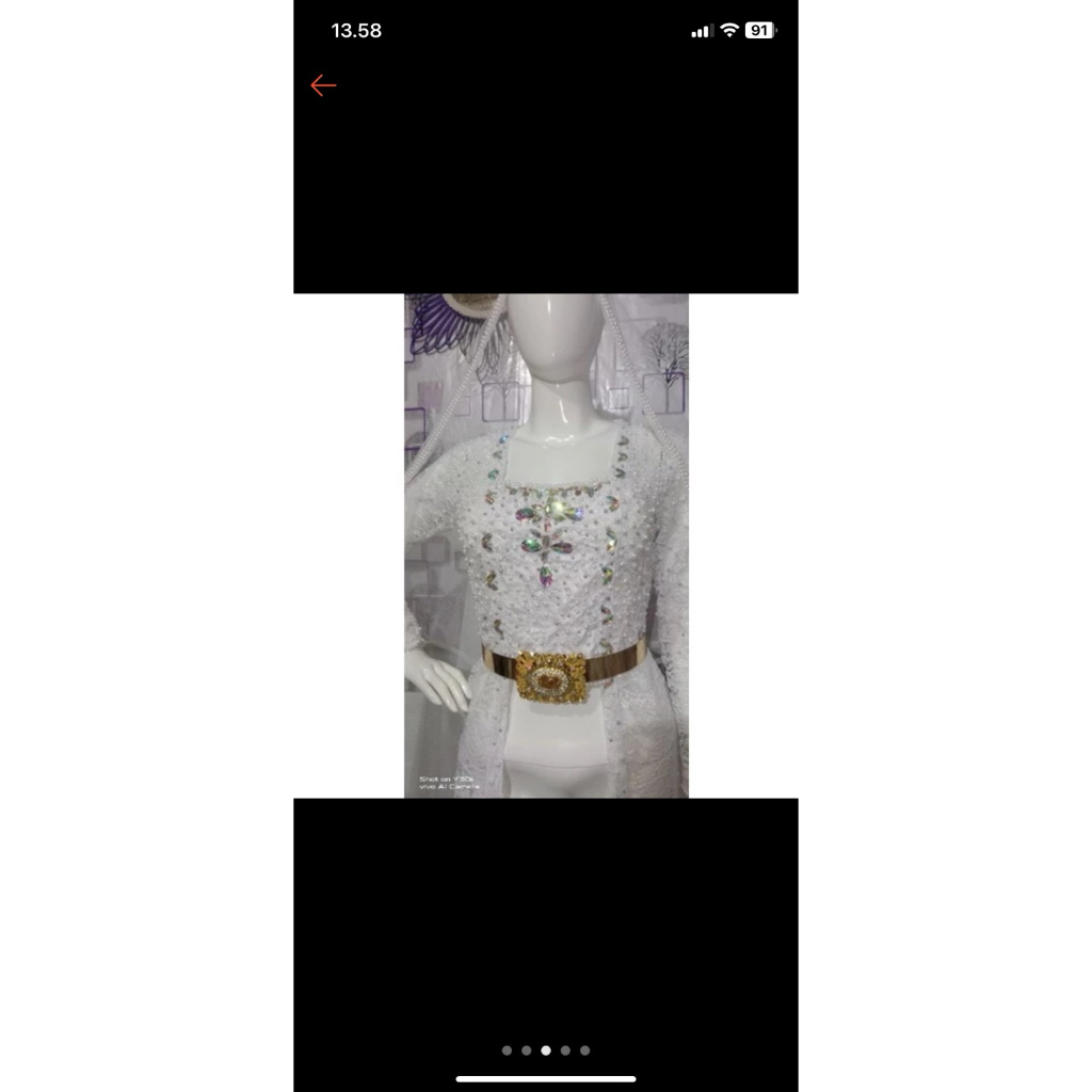 gaun akad kutu baru berekor