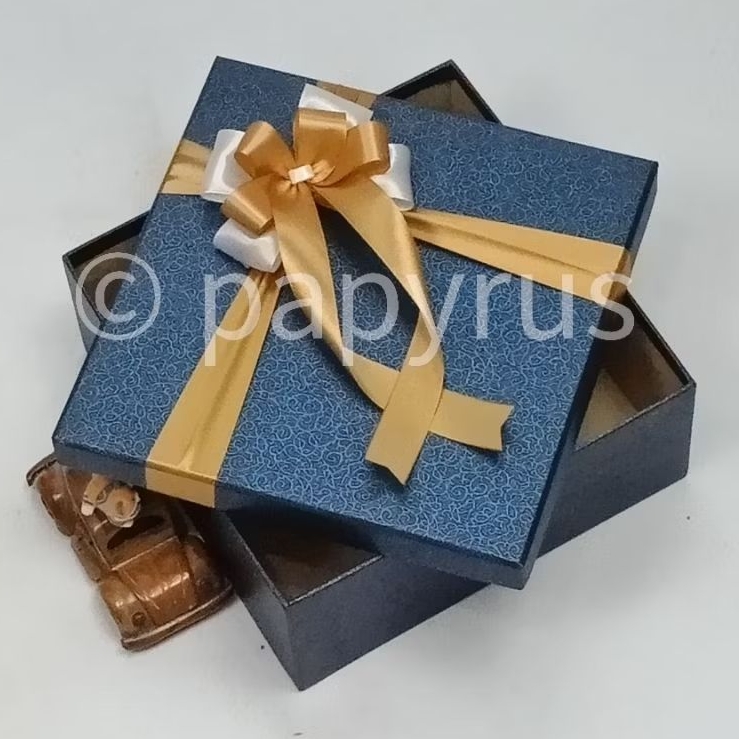 

PAPYRUS 25x25 Tinggi 8cm Kotak Kado Gift Box Hardbox Hampers V2