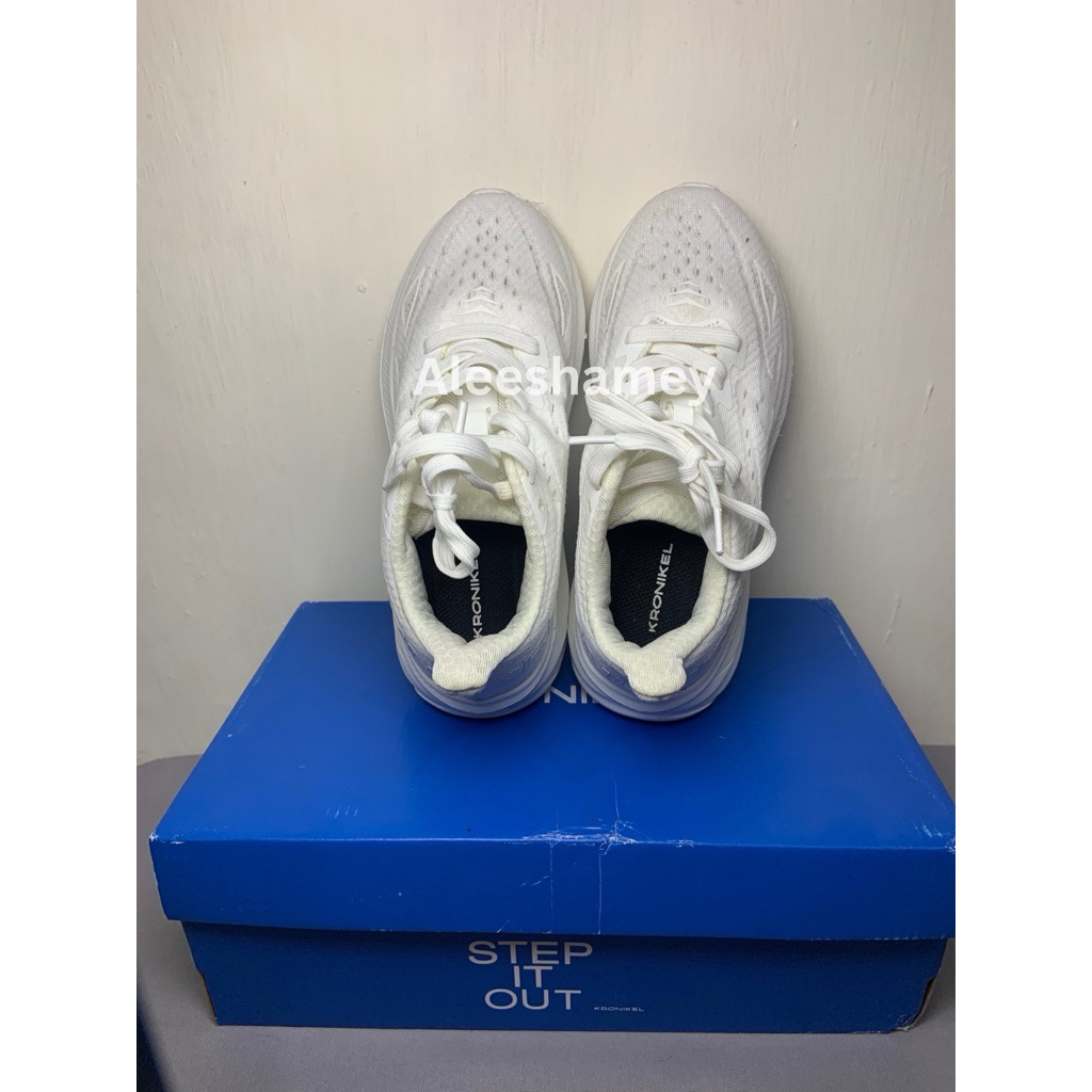 Preloved/second KRONIKEL size 36 Active Sepatu Sneakers Wanita Kets Kasual Sport Shoes Running Olahr