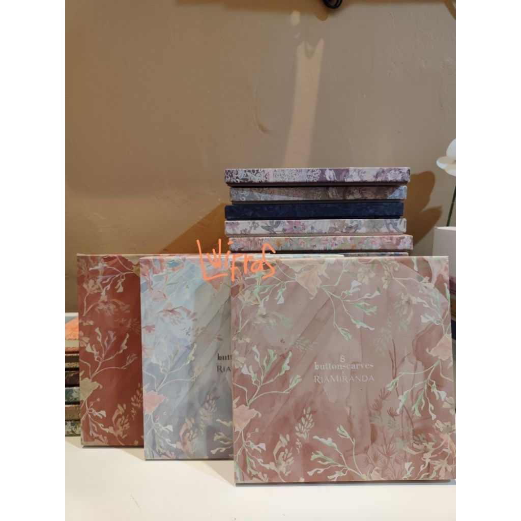 

Buttonscarves x Ria Miranda Box Only - ori (full card and ribbon) with mini brooch