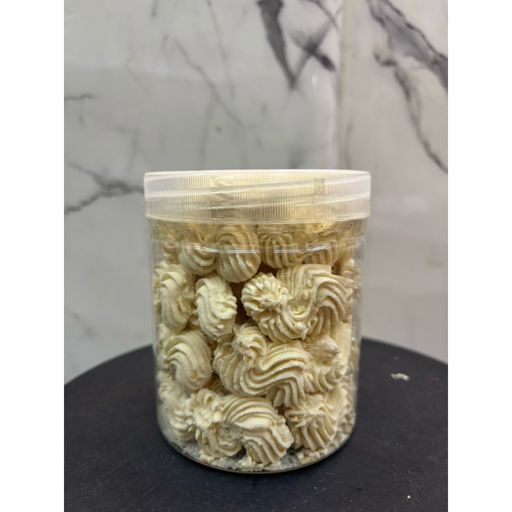 

Snackkings Kue sagu Keju Premium Rasa keju manis lembut Dan Wangi kemasan Toples 600ml