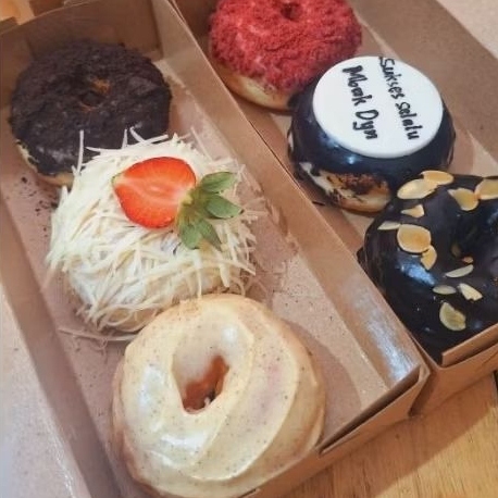

Paket Donut gratis tulis ucapan