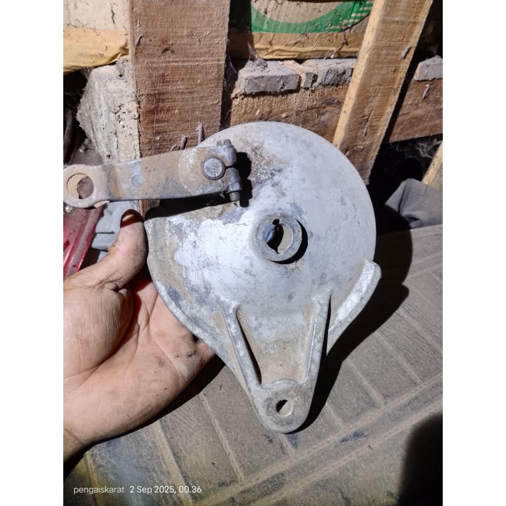 tutup kampas rem belakang tutup tromol belakang nap tromol kymco spike PNP cb200