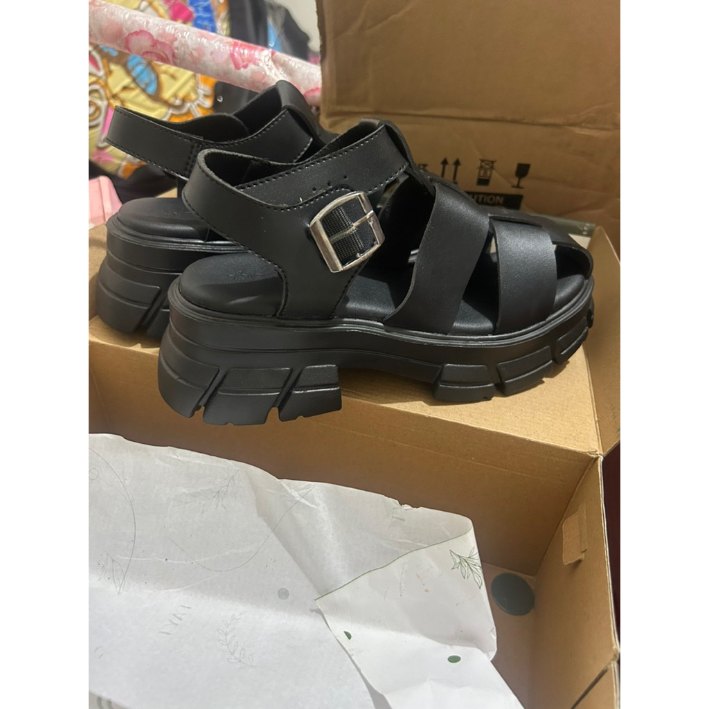 Sandal Fayt Karl x 3Mongkis