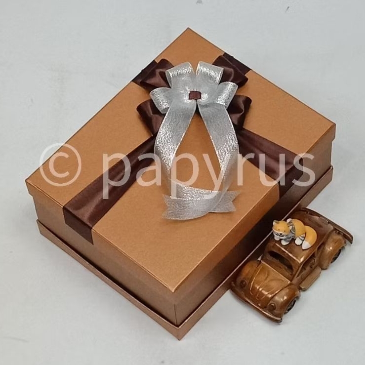 

PAPYRUS Sandwich 20x25 Tinggi 10cm Kotak Kado Gift Box Hardbox Hampers Hadiah V2