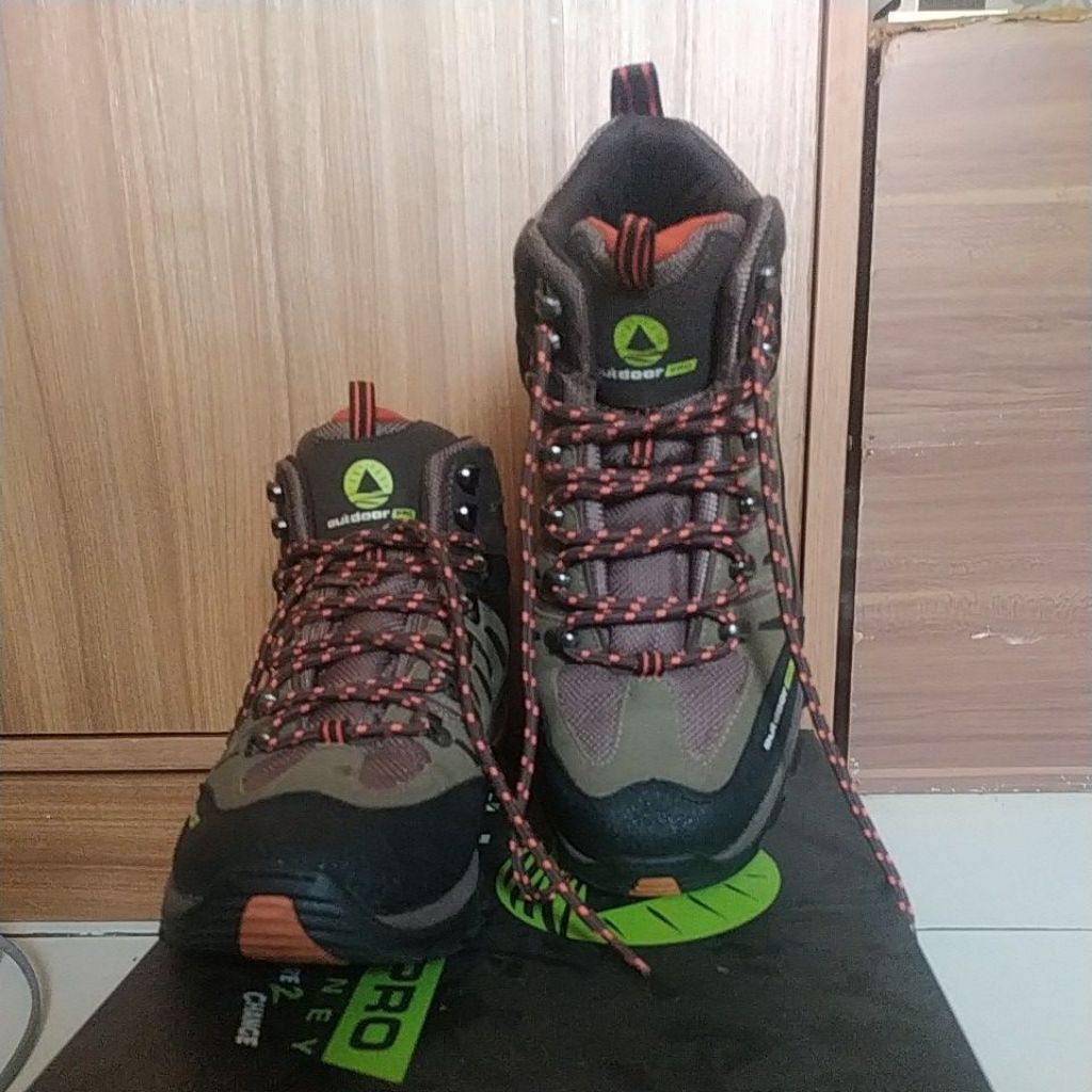 Sepatu hiking/gunung merk Outdoor Pro Lynk