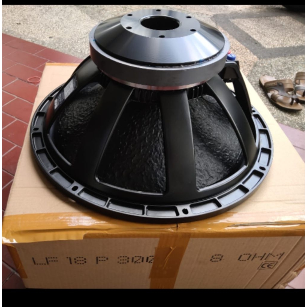 Speaker komponen RCF Lf18 p300