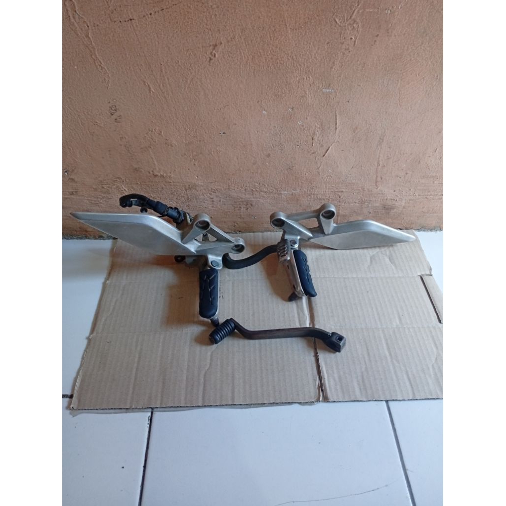 Footstep step depan Cbr 150 R Original copotan