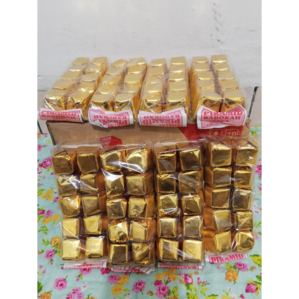 

Cokelat Piramid isi 10 pcs