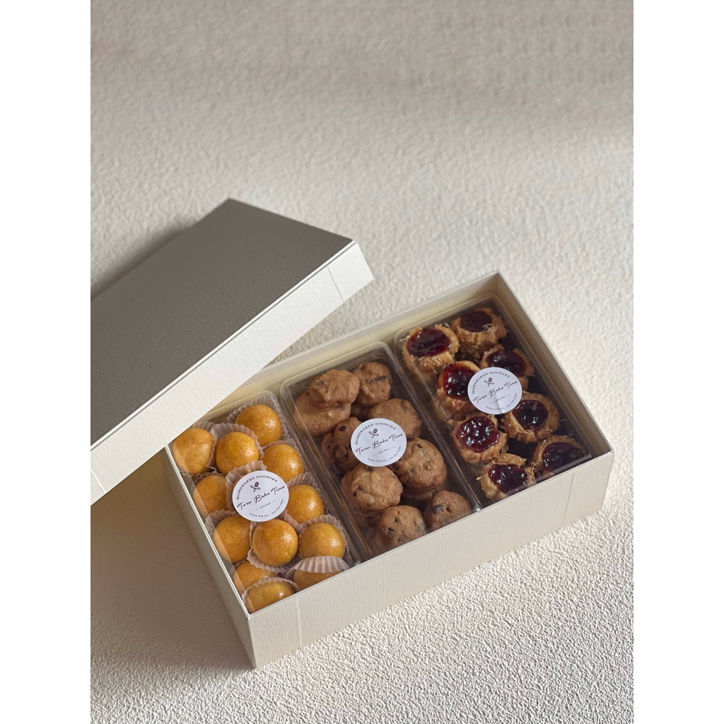 

Cheesy Strawberry Cookies