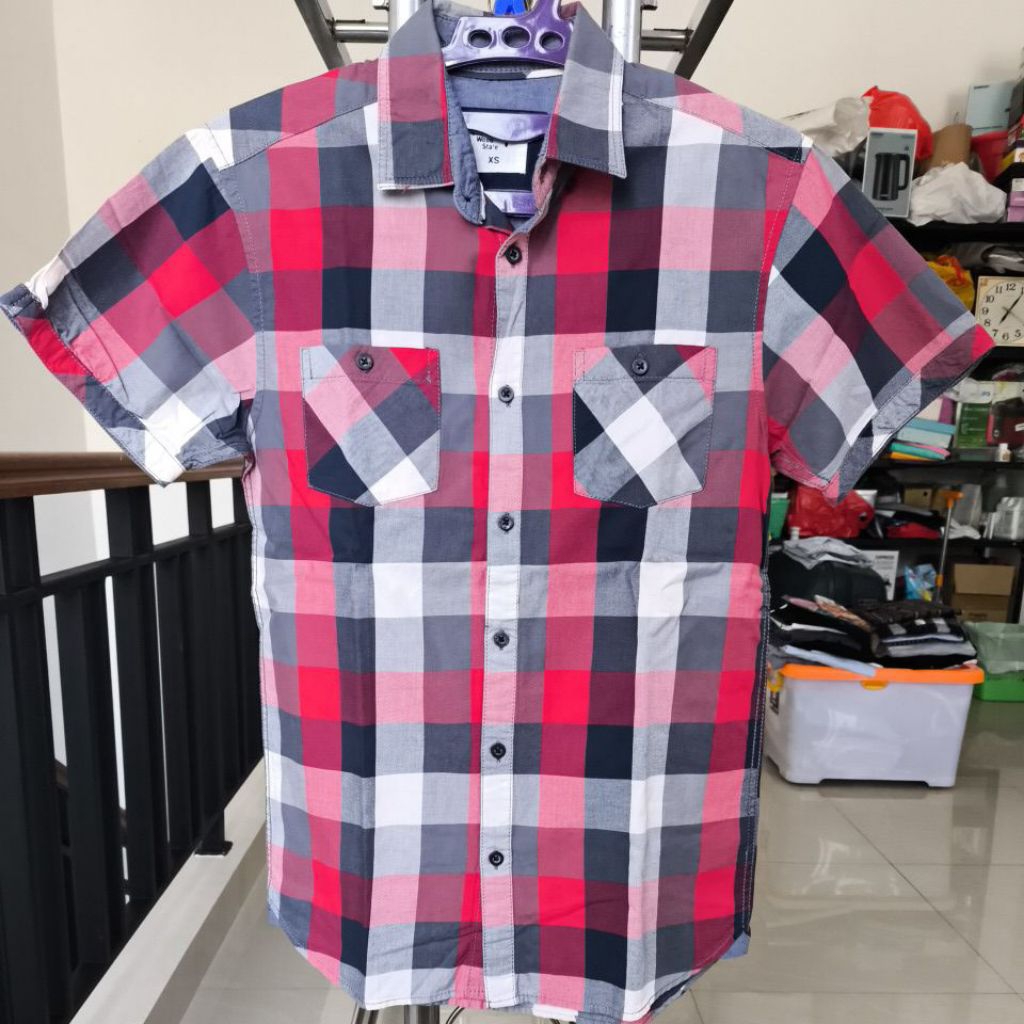 PRELOVED KEMEJA LENGAN PRIA KOTAK-KOTAK MERAH HITAM ABU "CEDAR WOOD STATE"