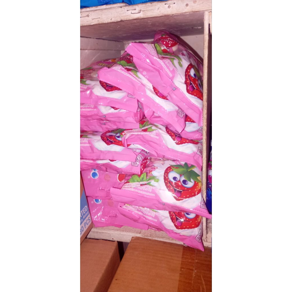 

YUPI Reffil LOVE STRAWBERRY KISS isi 50pc