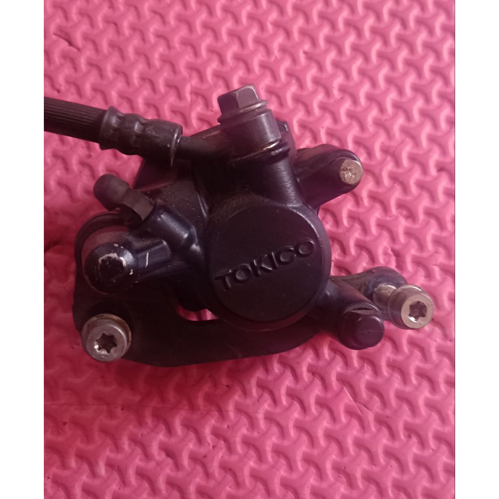 kaliper tokico rem bawah tokico