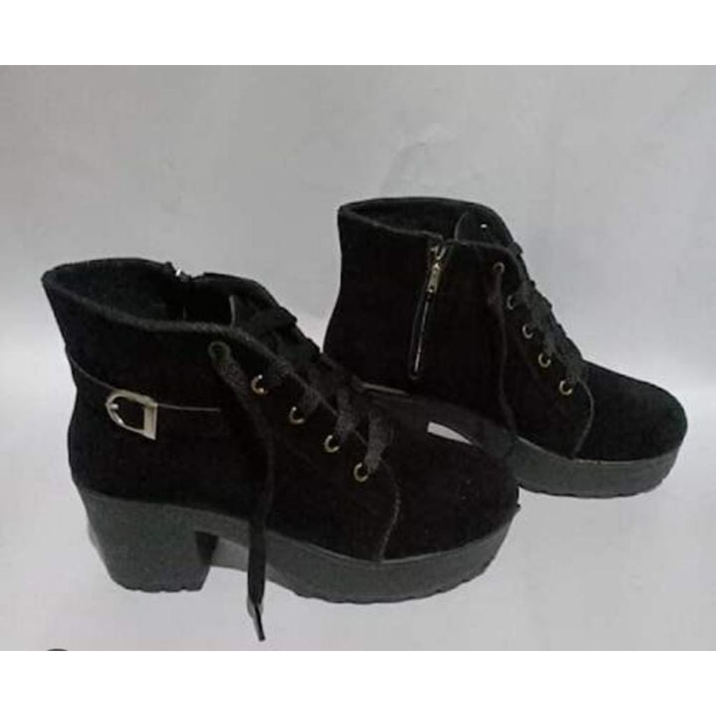 Sepatu Boots heels wanita (PRELOVED)