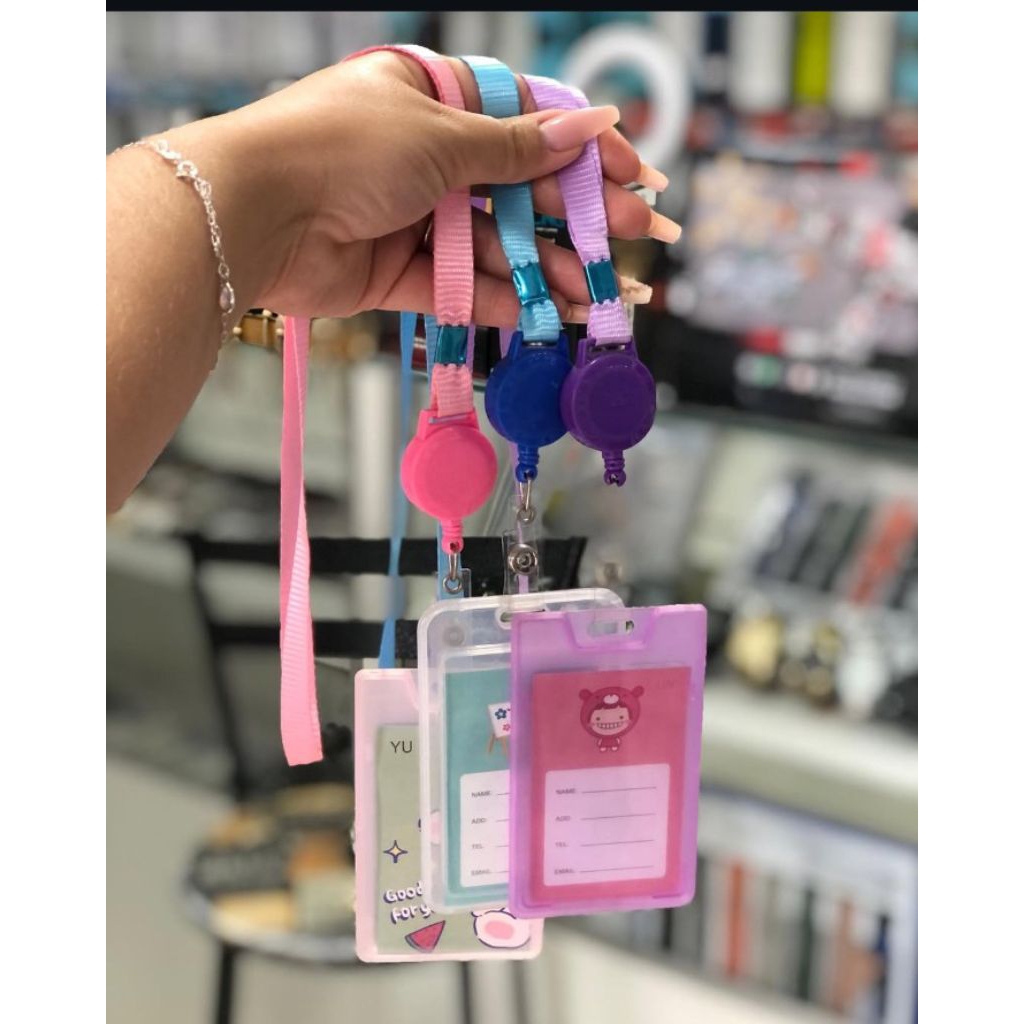 

NAME TAG, NAME TAG KARAKTER, TALI GANTUNGAN + NAME TAG, NAME TAG ANAK-ANAK, NAME TAG ACARA, KALUNG NAME TAG, IDENTITAS DIRI.