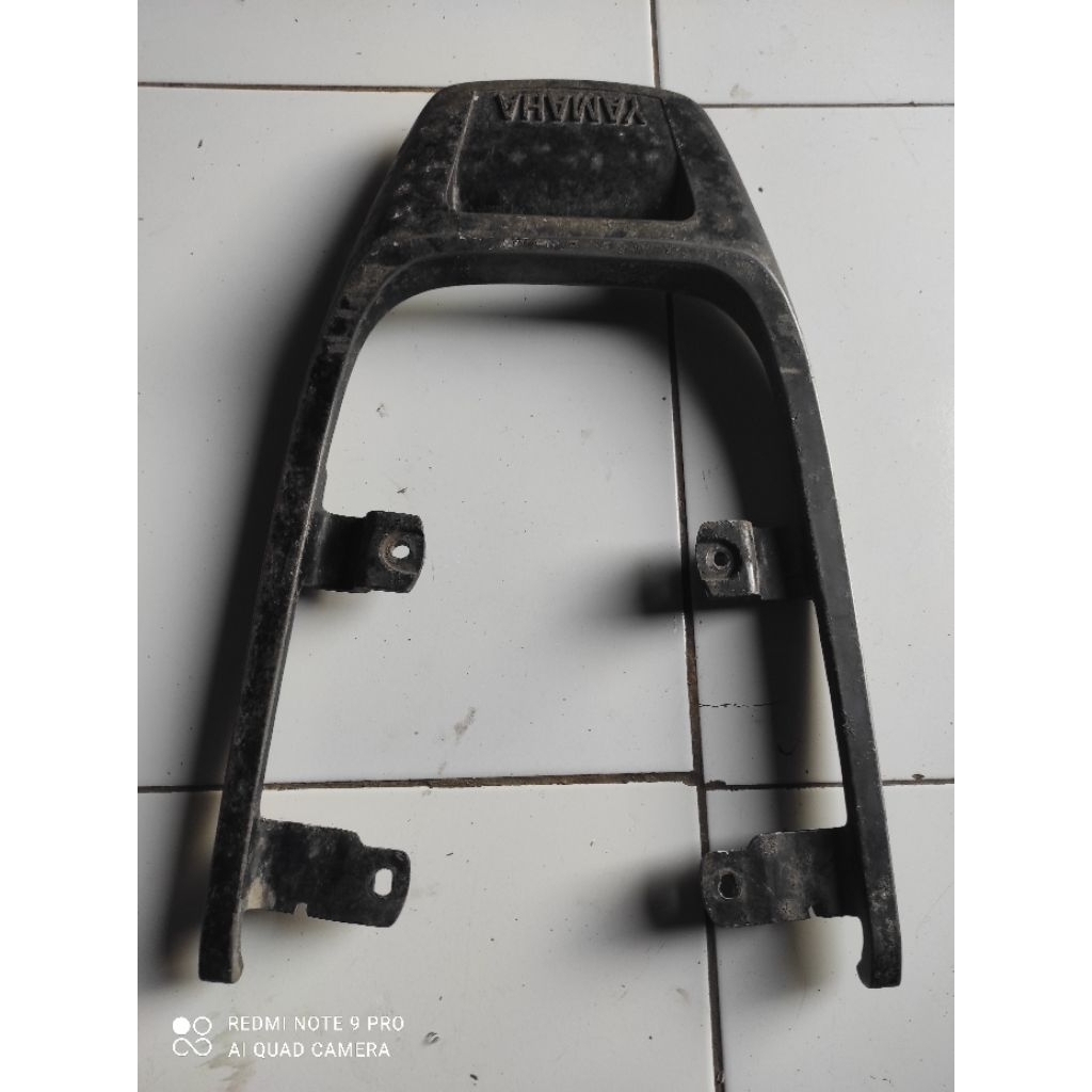 Behel Begel Belakang Yamaha Fiz SE Original Limited Edition Kode 3YR