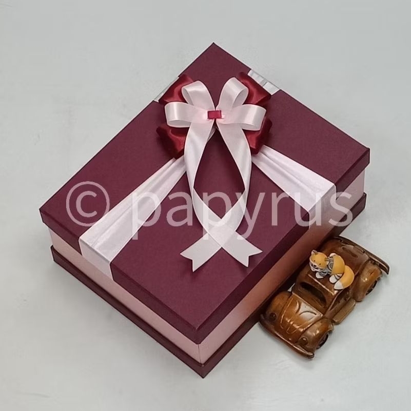 

PAPYRUS Sandwich 20x25 Tinggi 15cm Kotak Kado Gift Box Hardbox Hampers V1