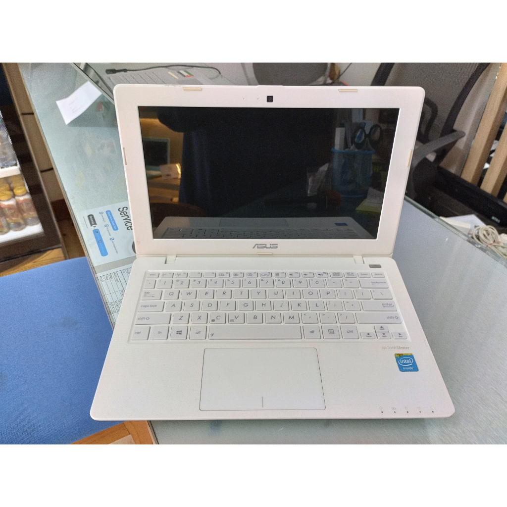 Asus X200M | Intel Celeron 1007U | RAM 2GB | SSD 128GB | No Minus | Siap Pakai