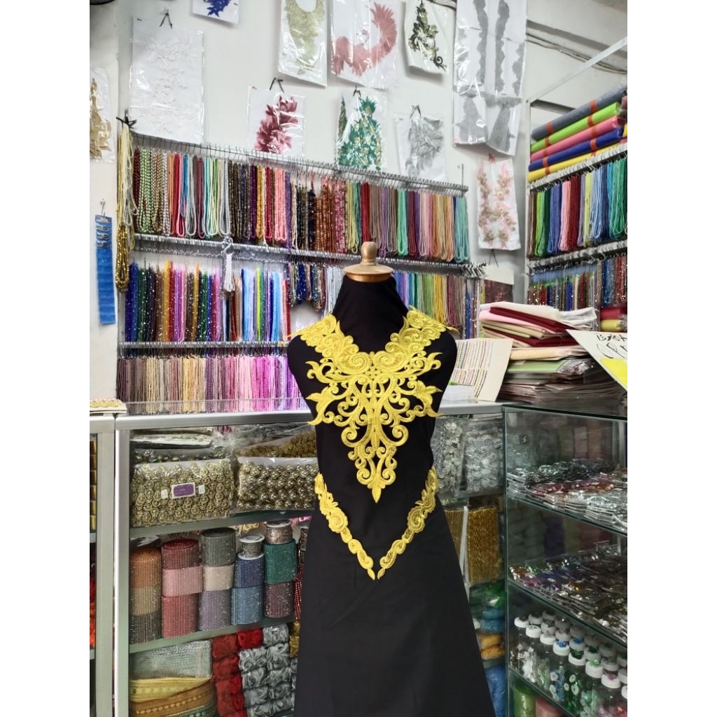 Renda Bordir kerah emas