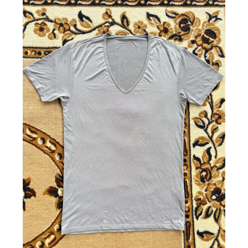 Uniqlo AIRism GRAY Vneck  S