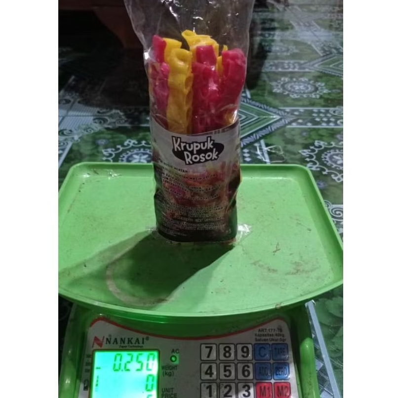 

Krupuk rosok mentah krupuk rantai lima lubang krupuk ndalepok 250gr