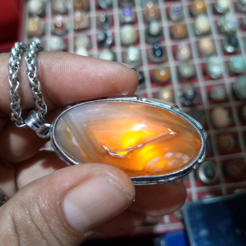 Liontin batu Sulaiman madu combong