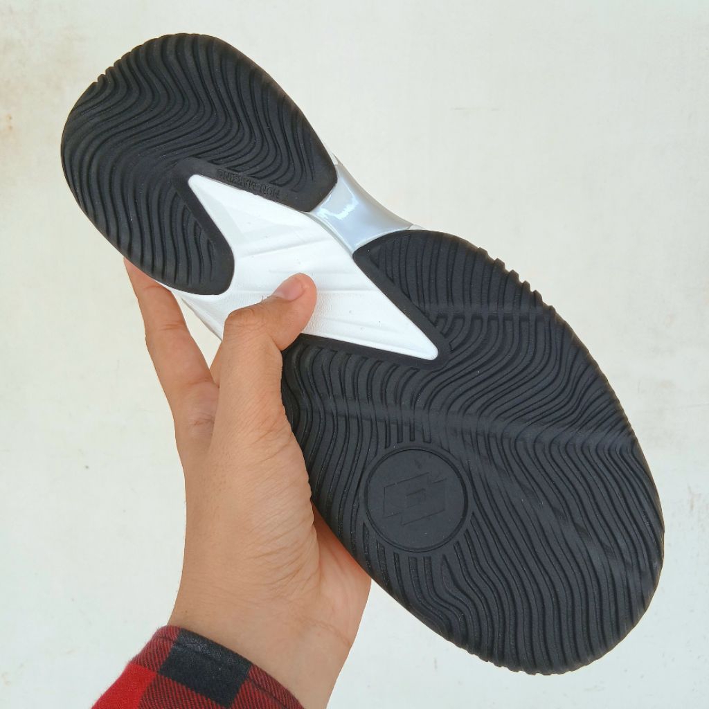 FREE ONGKIR LOTTO WHITE GREY BLACK PUTIH ABU MUDA SEPATU TENNIS BADMINTON TENIS SHOE ORIGINAL DONALD