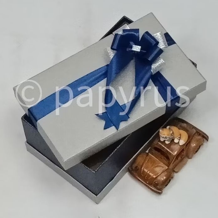 

PAPYRUS Sandwich 15x25 Tinggi 8cm Kotak Kado Gift Box Hardbox Hampers Hadiah V3