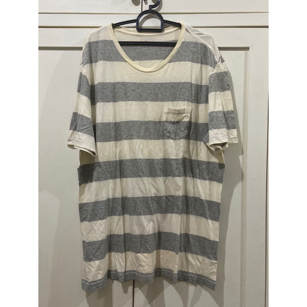 PRELOVED  — gap tshirt abu putih kaos defect (bagian putih menguning) pria men