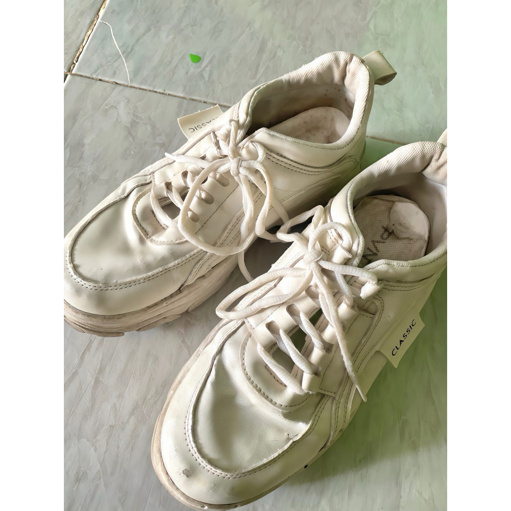 sepatu pvn putih uk 40