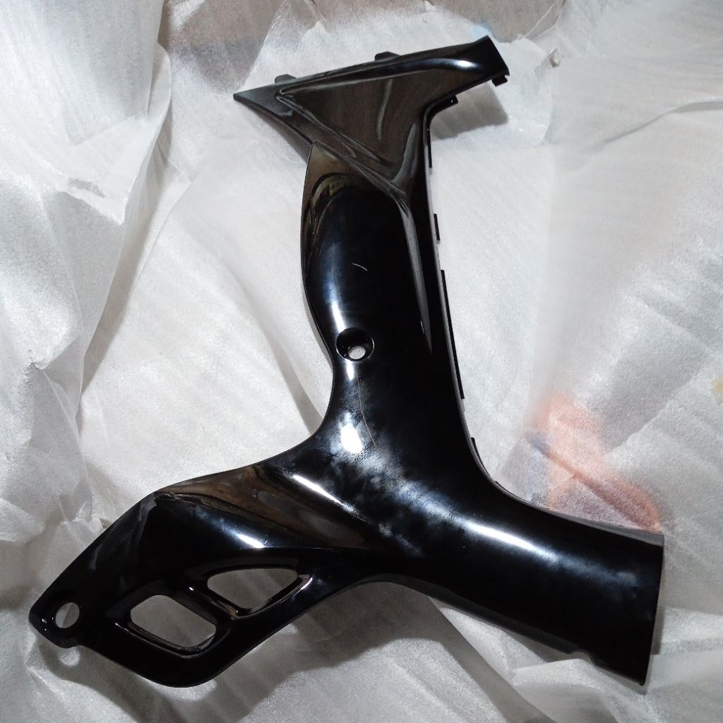 5ER-F8385-00-33 original YGP Yamaha genuine part NOS BOK box Cover Body bodi kempolan panel samping 