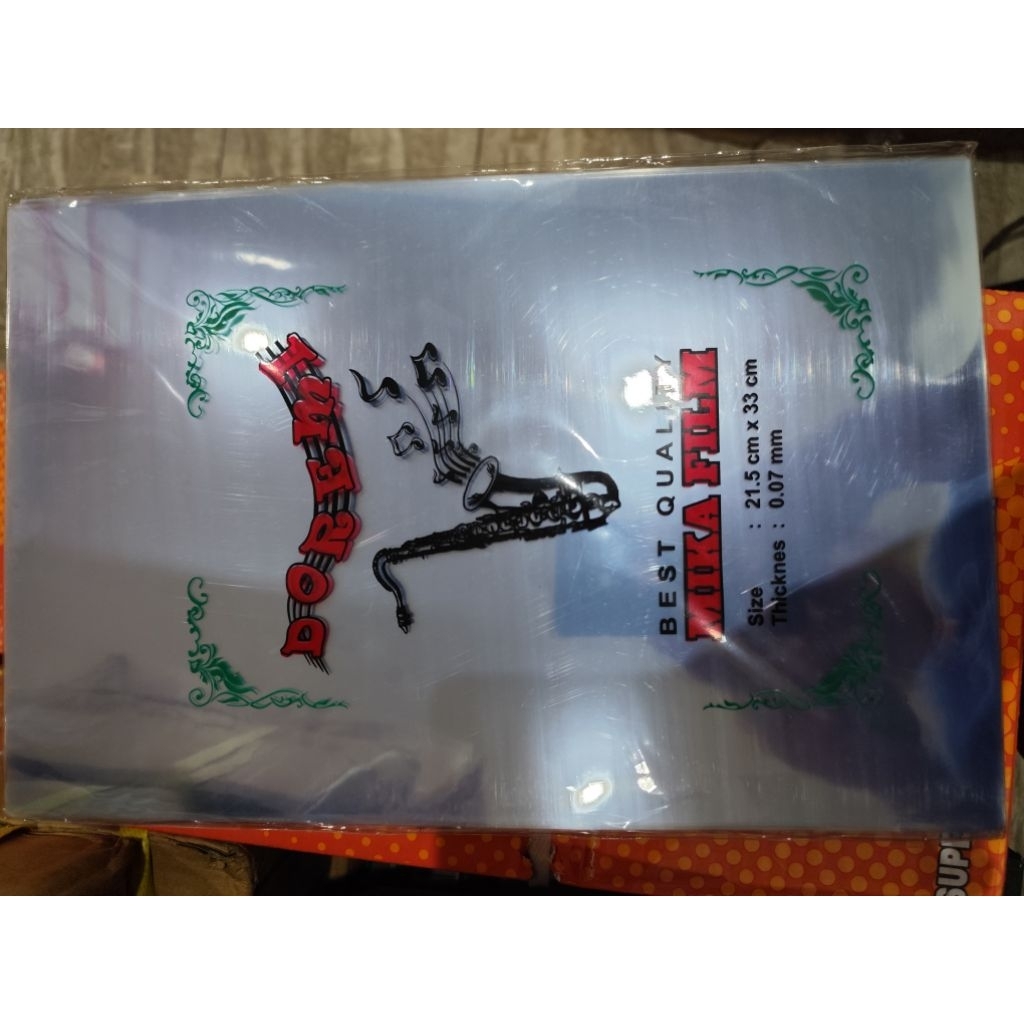 

plastik mika/plastik buat jilid merek doremi ukuran folio(size 21.5x33cm ketebalan 0.07mm) 1bgks isi 100lbr