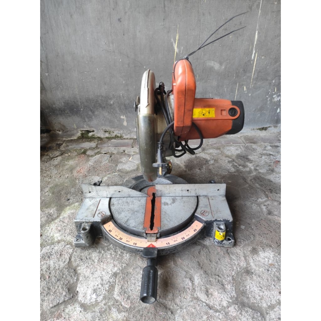 Maktec MT230 Miter Saw / Mesin Gergaji 10 Inch