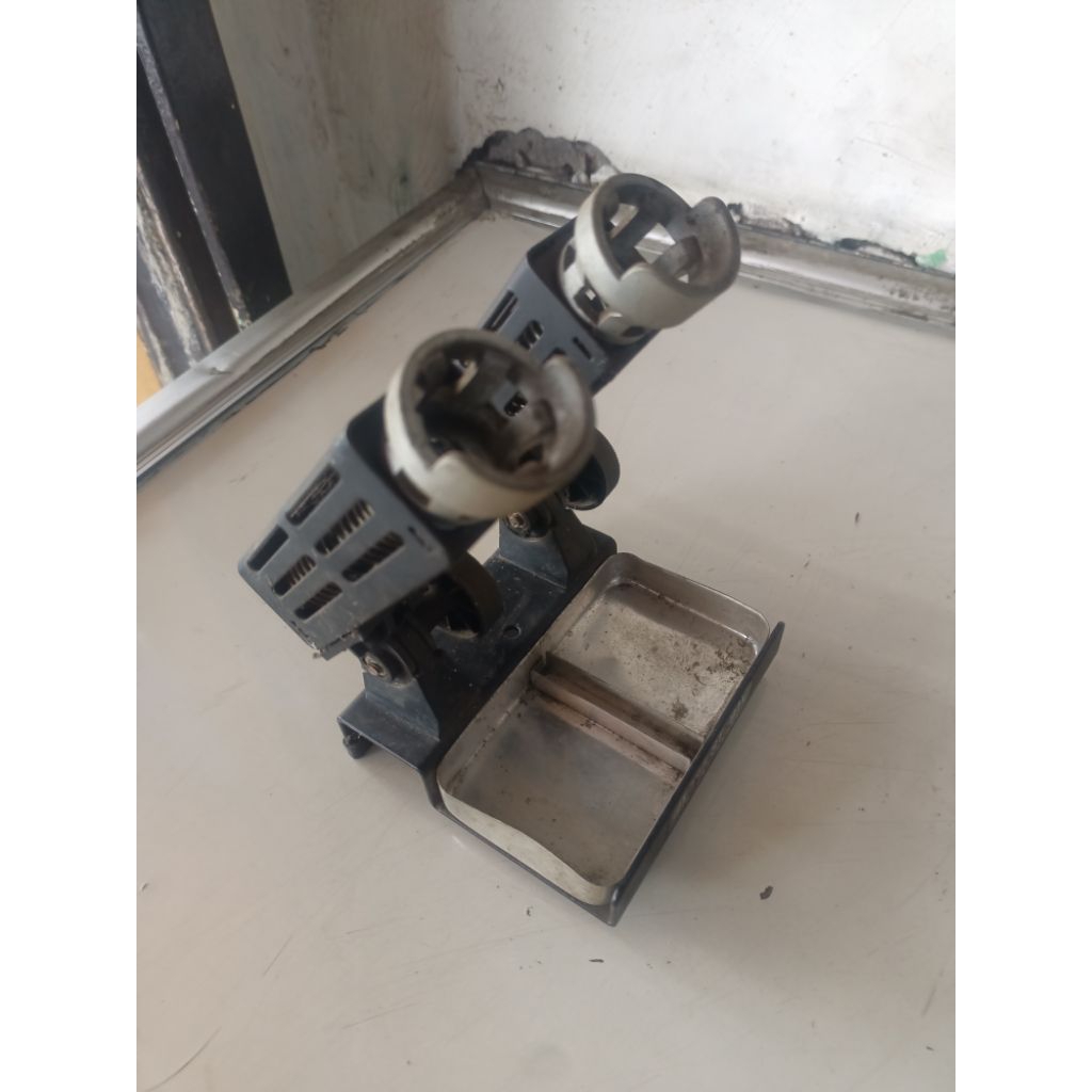 dudukan solder papan solder