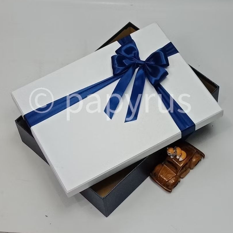 

PAPYRUS Kombinasi 30x40 Tinggi 8cm Kotak Kado Gift Box Hardbox Hampers V2