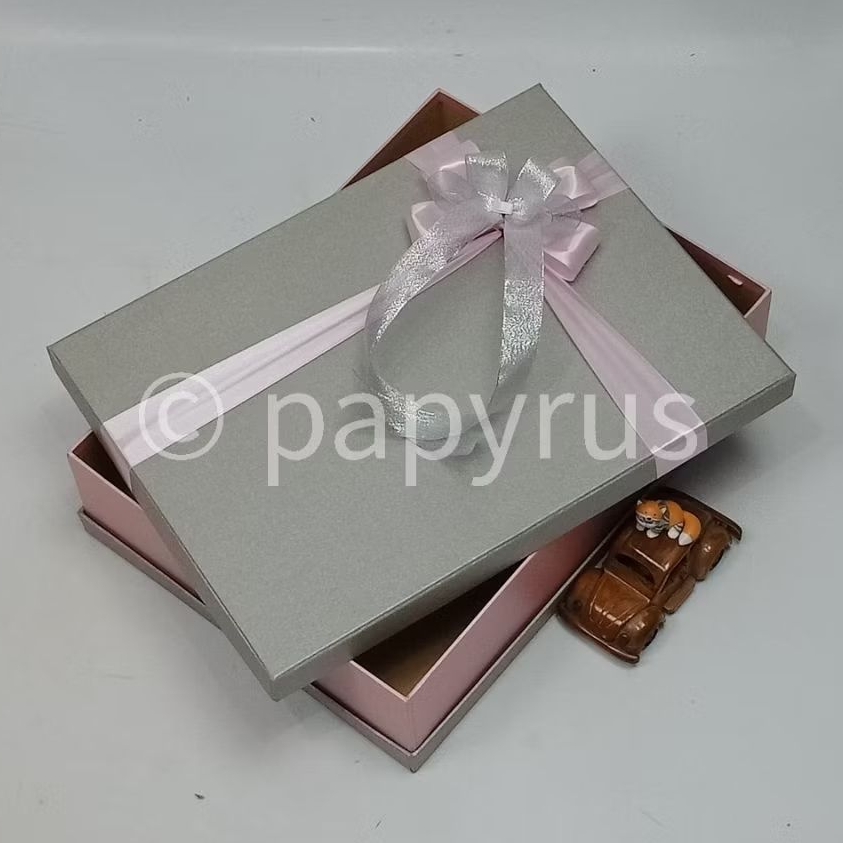 

PAPYRUS Sandwich 30x40 Tinggi 8cm Kotak Kado Gift Box Hardbox Hampers V3