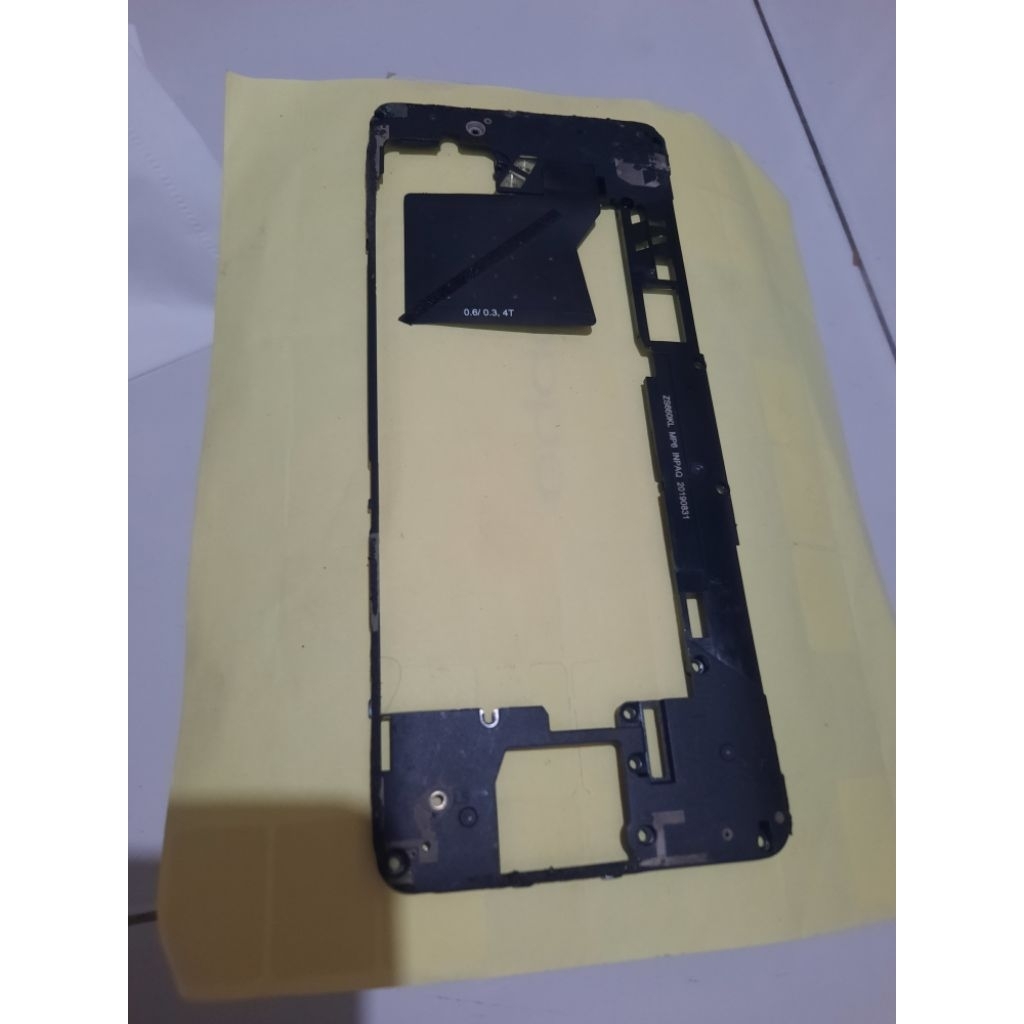 tutup mesin asus rog 2