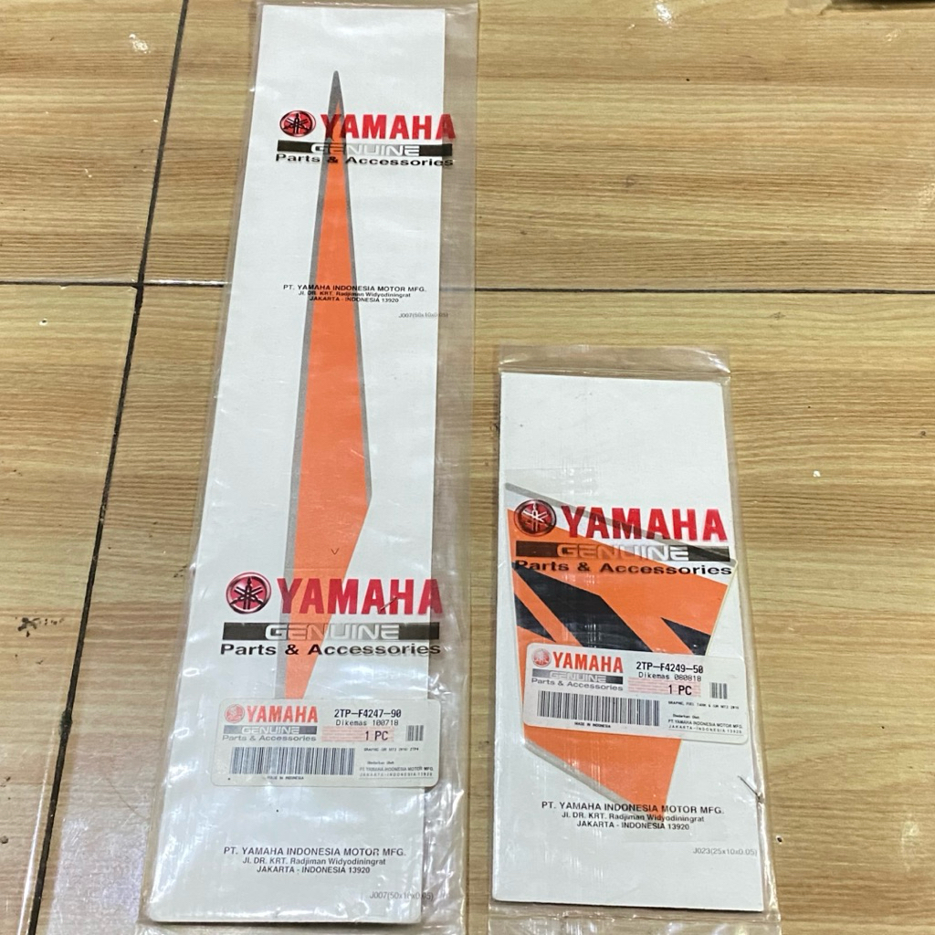 Striping stiker SAYAP KANAN yamaha Vixion NVA 2016 abu abu original YGP 2TP-F4247-90 2TP-F4249-50